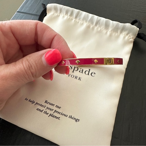 Kate Spade ♠️ New York Spot the Spade Enamel Hinged Bangle flamingo pink color - Picture 6 of 8